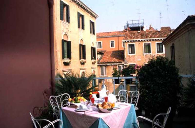 Hotel Carlton Capri Venedik Restoran fotoğraf